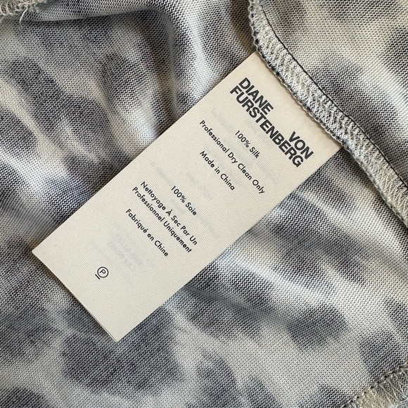 Diane Von Furstenberg “Jeanne” Silk Jersey Wrap
Dress Animal Print Size XS NWOT! - Picture 10 of 11